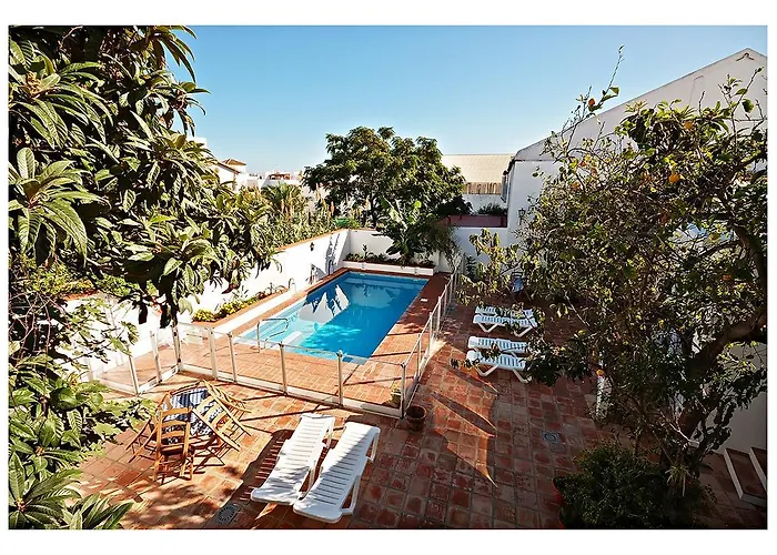 香格里拉波萨达旅馆 *